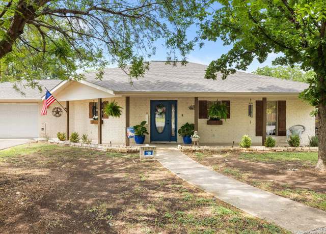 Property at 118 Sandlewood, Kerrville, TX 78028, 3 beds, 2 baths