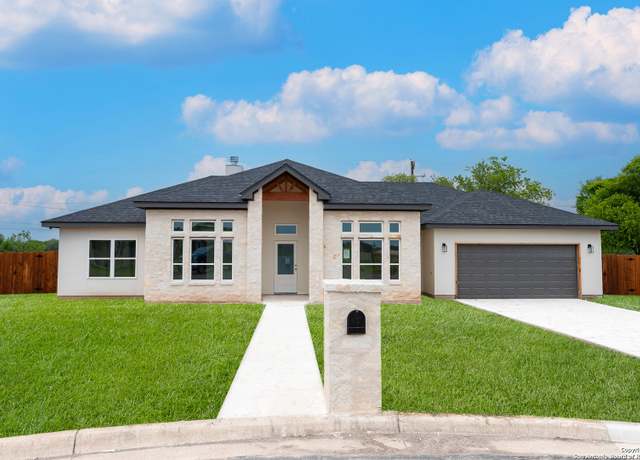Property at 500 34th, Hondo, TX 78861, 4 beds, 2.5 baths