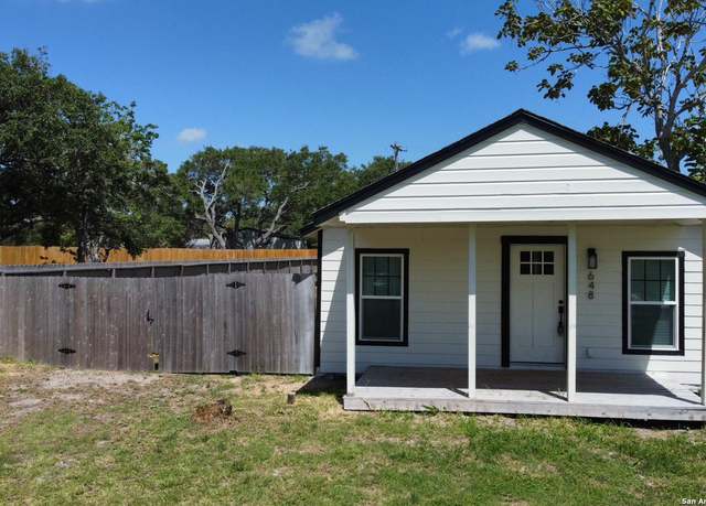 Property at 648 S 9th, Aransas Pass, TX 78336, 3 beds, 2 baths