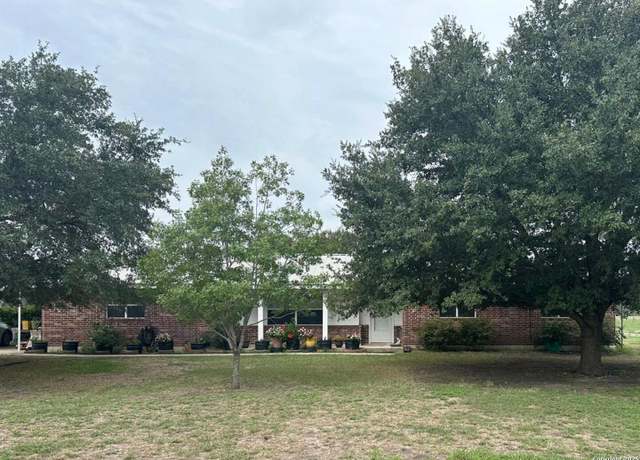 Property at 251 County Road 444, Hondo, TX 78861-5015, 3 beds, 2 baths