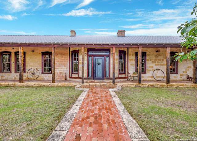 Property at 113 James St, Brackettville, TX 78832, 3 beds, 2.5 baths