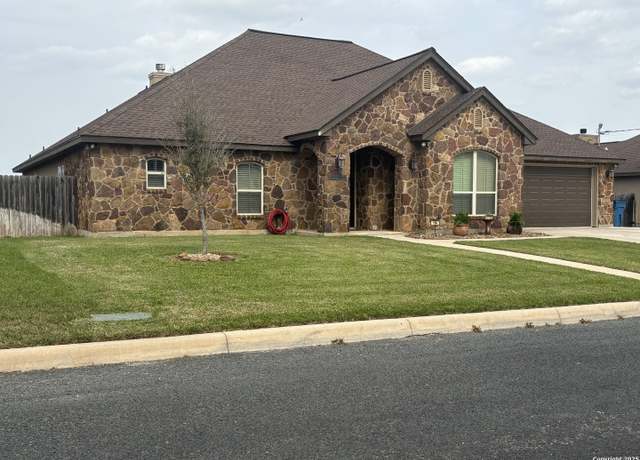 Property at 104 Park Vw, Poth, TX 78147, 4 beds, 4 baths