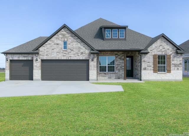 Property at 174 Katie Ct, Castroville, TX 78253, 4 beds, 3.5 baths