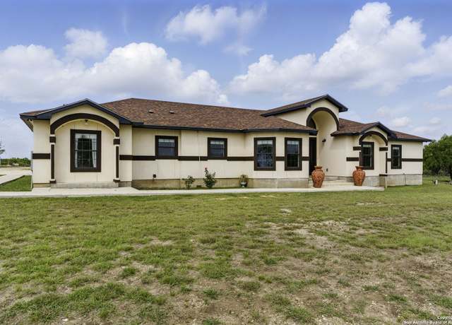 Property at 1110 Atascosa County Road 101, Floresville, TX 78114, 4 beds, 3.5 baths