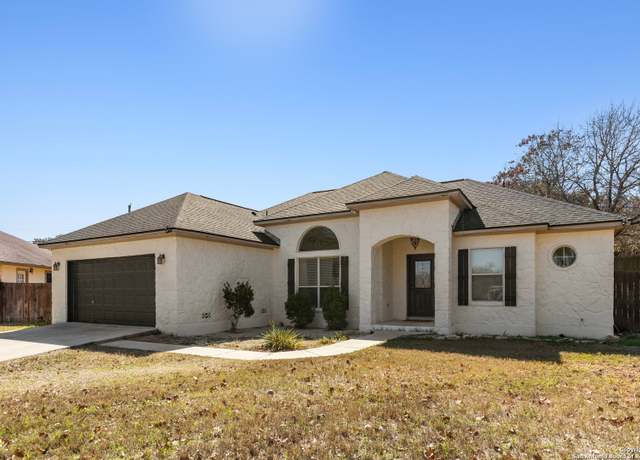 Property at 325 Howard Dr, Devine, TX 78016, 3 beds, 2 baths