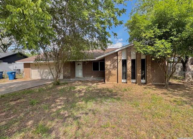 Property at 333 Chaparral, Pleasanton, TX 78064, 4 beds, 2 baths