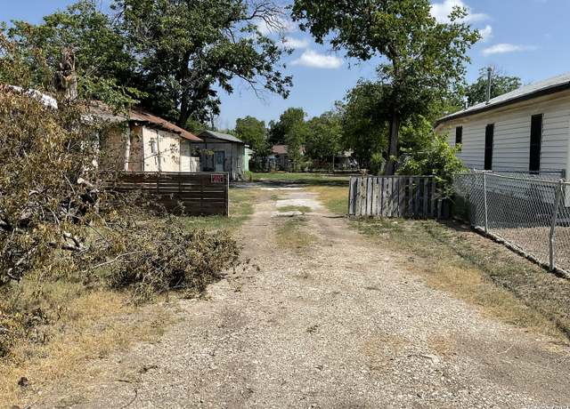 Property at 3023 Chihuahua St, San Antonio, TX 78207