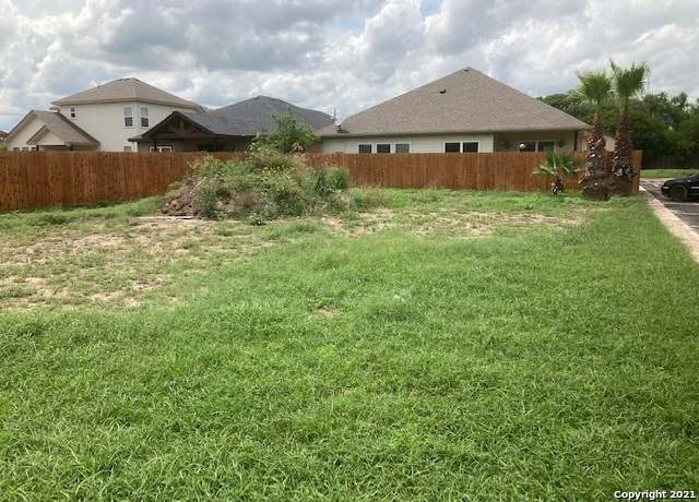 Property at 110 Sutton Place-lot #10, Uvalde, TX 78801