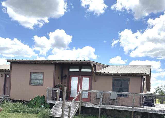 Property at 140 Bryce Ln N, Comfort, TX 78013, 3 beds, 2 baths