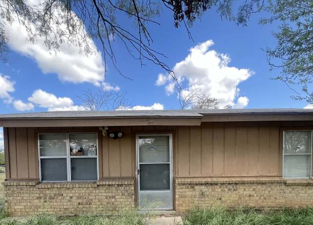Property at 405 N 14th St, Carrizo Springs, TX 78834-2939, 2 beds, 1 bath