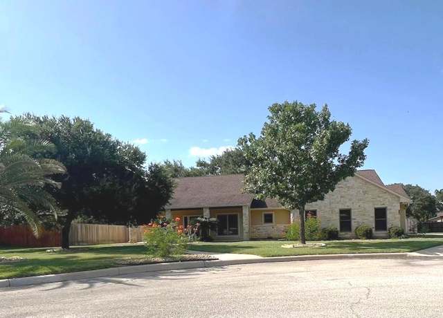 Property at 1609 Pecan Cir, Pleasanton, TX 78064, 3 beds, 2 baths