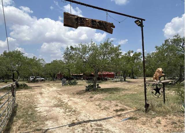 Property at 1440 County Road 429, Pleasanton, TX 78064, 3 beds, 2 baths