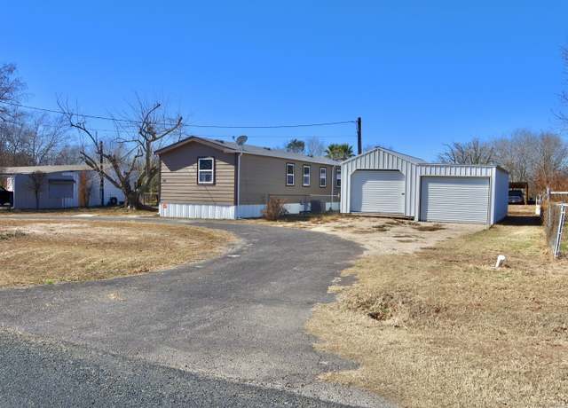 Property at 6111 Pioneer Rdg, San Antonio, TX 78245, 3 beds, 2 baths