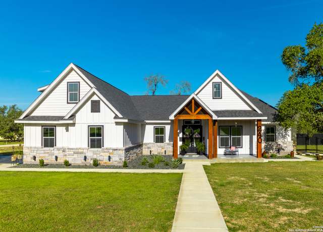 Property at 240 Eaglerock, Poteet, TX 78065, 6 beds, 4.5 baths