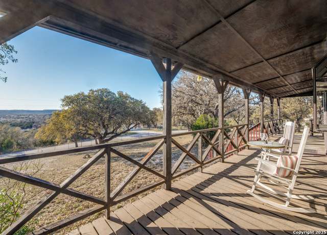 Property at 113 Whitworth Dr, Boerne, TX 78006, 3 beds, 2 baths