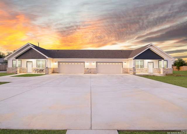 Property at 224 Alves Ln #2, New Braunfels, TX 78130, 3 beds, 2 baths