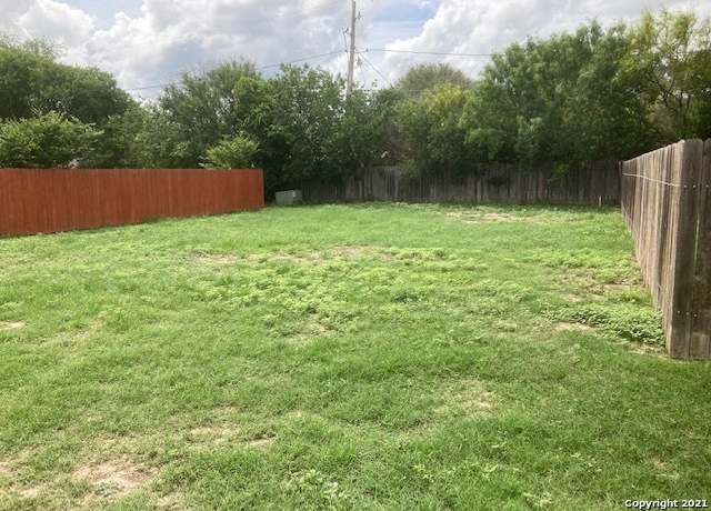 Property at 133 Sutton Place-lot 24, Uvalde, TX 78801