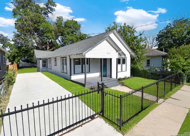 Property at 823 N Palmetto, San Antonio, TX 78202-2056, 3 beds, 2 baths