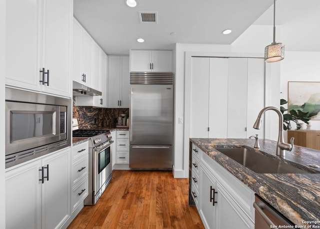 Property at 610 E Market St #3110, San Antonio, TX 78205-2636, 1 bed, 1 bath