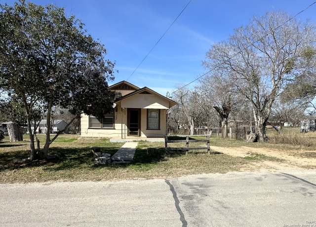 Property at 915 Standish St, Floresville, TX 78114-1733, 2 beds, 1.5 baths