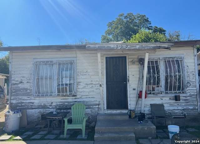 Property at 229 Juanita Ave, San Antonio, TX 78237-3833, 2 beds, 1 bath