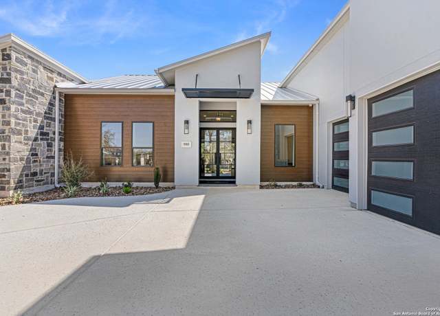 Property at 995 Belle Oaks Blvd, Bulverde, TX 78163, 3 beds, 4 baths