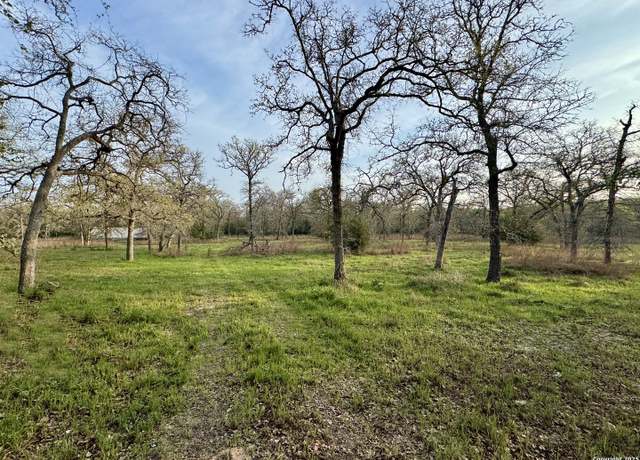 Property at 1055 Oak Tree Rd, Seguin, TX 78155, 4 beds, 2 baths