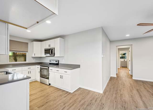 Property at 263 S Grape Ave, New Braunfels, TX 78130-6417, 3 beds, 3 baths