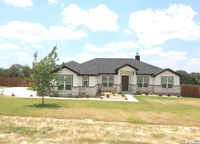 Property at 109 Hondo Dr, La Vernia, TX 78121, 4 beds, 4 baths