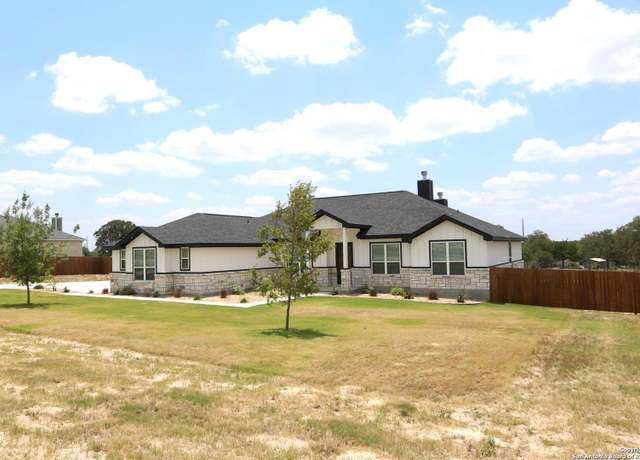 Property at 109 Hondo Dr, La Vernia, TX 78121, 4 beds, 4 baths