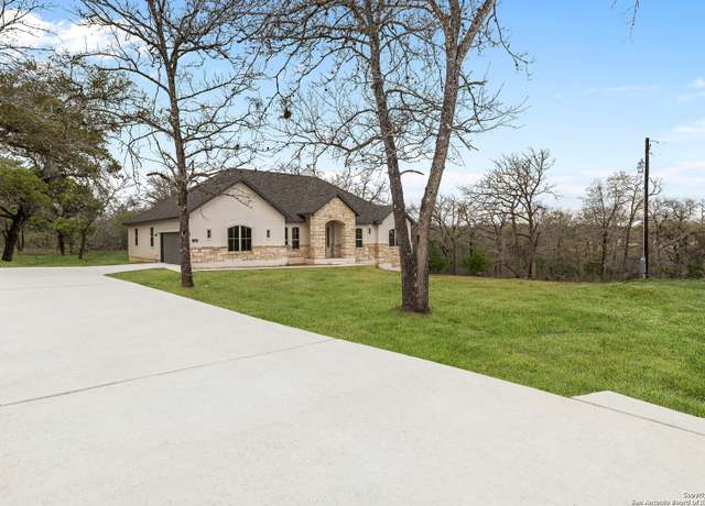 Property at 241 Timber Pl, La Vernia, TX 78121, 4 beds, 3 baths