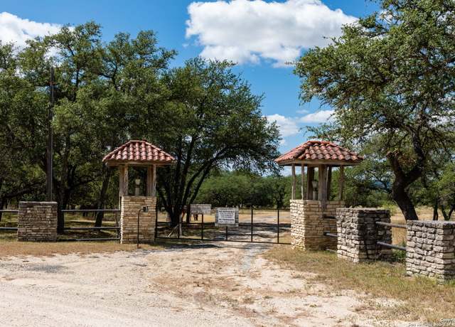 Property at 434 River Rd, Utopia, TX 78884