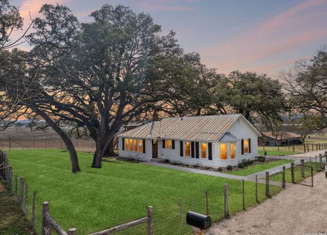 Property at 114 Wyatt, Center Point, TX 78010, 2 beds, 1 bath