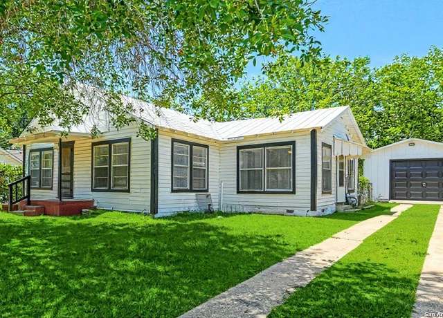 Property at 1411 E St, Floresville, TX 78114, 2 beds, 1 bath