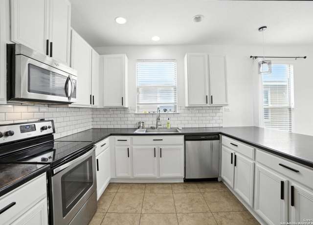Property at 7702 Stable Vw, San Antonio, TX 78244, 3 beds, 2.5 baths