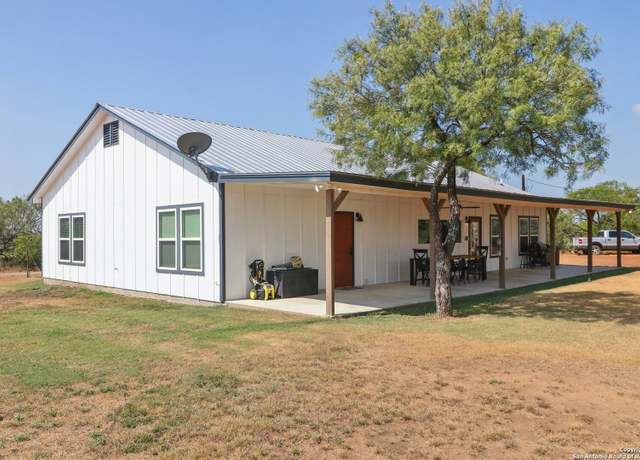 Property at 3761 County Road 430, Pleasanton, TX 78064, 3 beds, 2.5 baths
