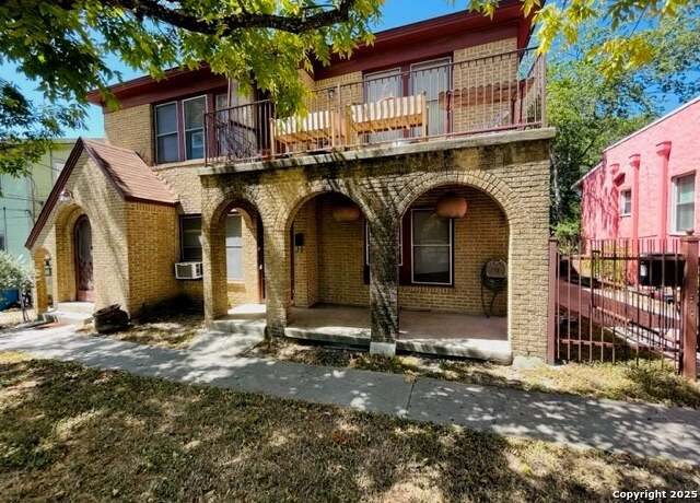 Property at 415 W Hollywood Ave, San Antonio, TX 78212, 4 beds, 2 baths
