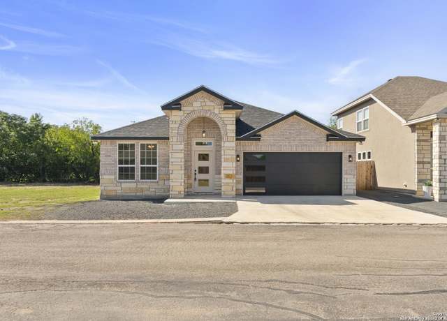 Property at 109 Sutton Pl, Uvalde, TX 78801, 3 beds, 2 baths