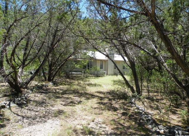 Property at 804 Bluff Creek Rd, Leakey, TX 78873, 2 beds, 2 baths