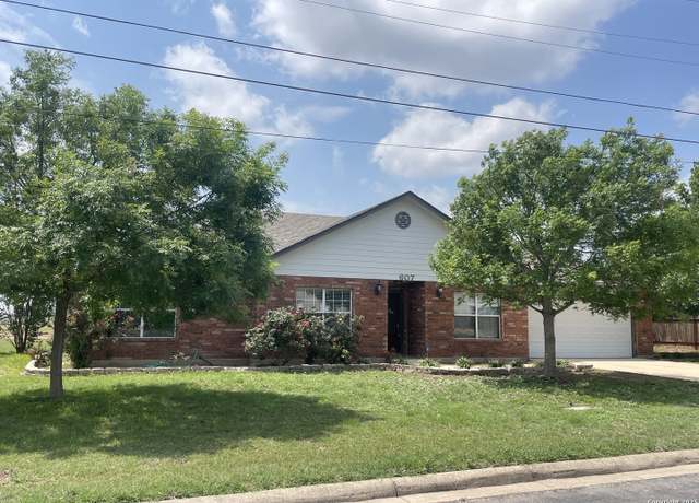 Property at 607 33rd St, Hondo, TX 78861, 3 beds, 2 baths