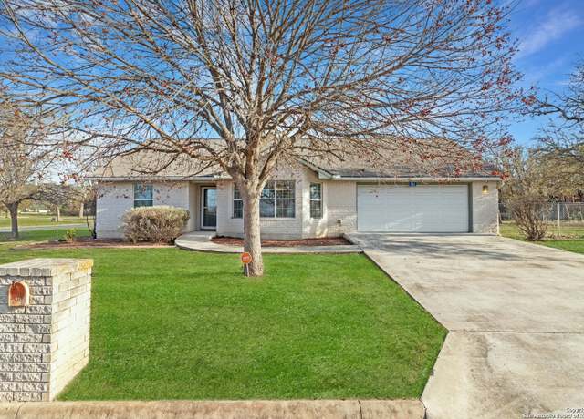 Property at 102 Sandlewood, Kerrville, TX 78028, 3 beds, 2 baths