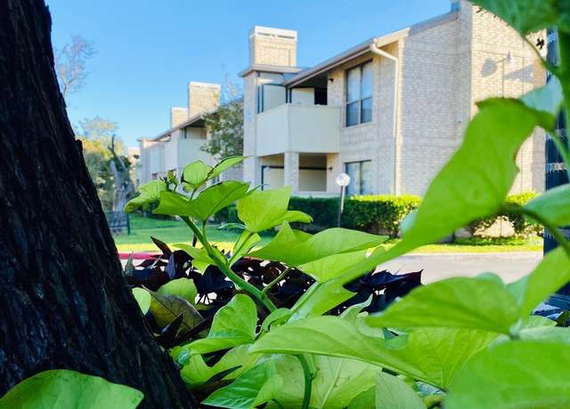 Property at 11843 Braesview #108, San Antonio, TX 78213, 1 bed, 2 baths