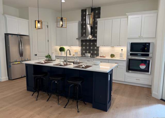 Property at 1314 S Mesquite, San Antonio, TX 78210, 3 beds, 2.5 baths
