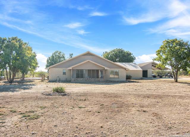 Property at 1735 Ranch Road 2804, Brackettville, TX 78832, 3 beds, 2 baths