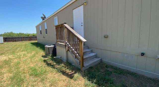Photo of 483 Maravillas Dr, Pleasanton, TX 78064-4556