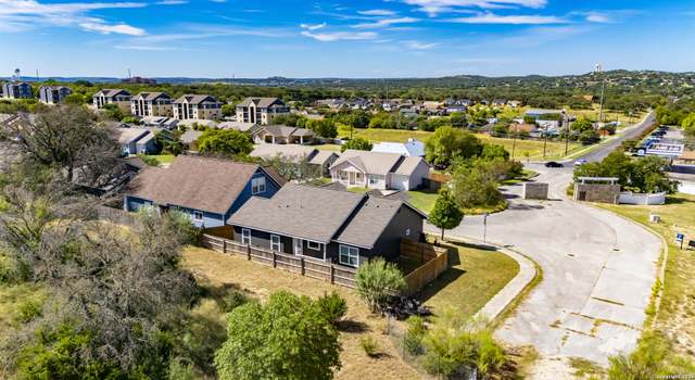 Photo of 100 Jasper Ln, Kerrville, TX 78028