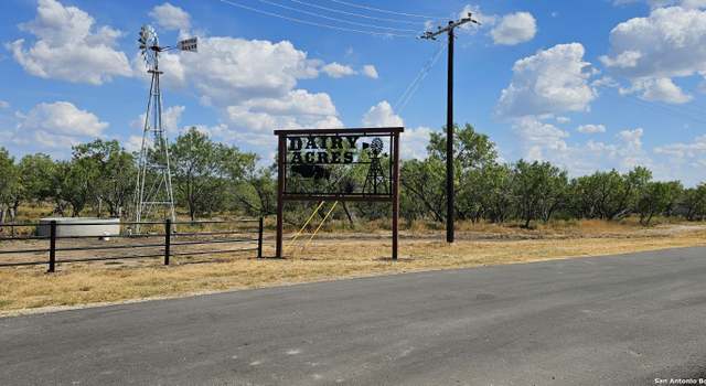 Photo of 124 Sylas Hayes Loop, Leming, TX 78064