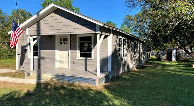 Photo of 606 E 8th St, Nixon, TX 78140