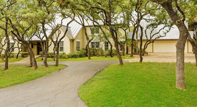 Photo of 102 Oakwood Ln, Boerne, TX 78015-8356