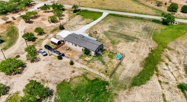 Photo of 342 County Road 775, Devine, TX 78016